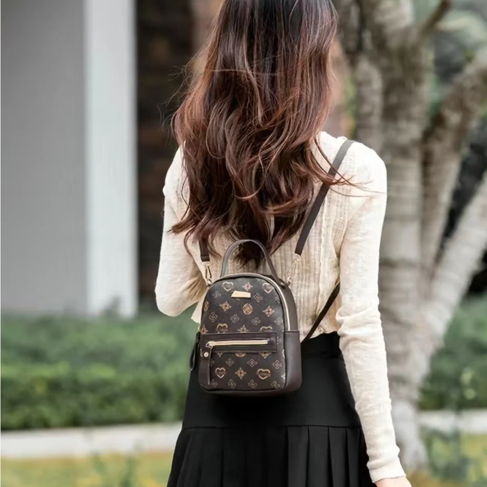 🌺 Cute Mini Backpack 🎒 - Picture 2 of 3